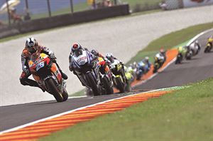 2010 MotoGP Round 4 in Mugello, Italy   ROSSI轉倒負傷提前退出冠軍行列