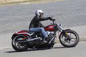 Harley-Davidson    Breakout FXSB    拜見人氣車款的旅行實力！