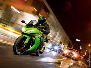 Kawasaki Ninja 300    忍者軍團的新銳入門款跑車