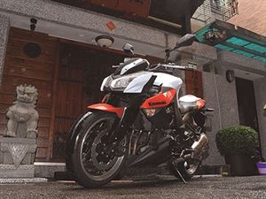 川崎NK跑格超進化　Kawasaki Z1000 2008 V.S. 2010