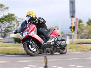 SYM GTS 300i ABS SPORT  絕佳運動潮流黃羊