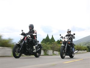 YAMAHA V-MAX VS TRIUMPH ROCKET III