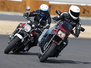 KAWASAKI ZRX1200 DAEG vs HONDA CB1300 Super Four