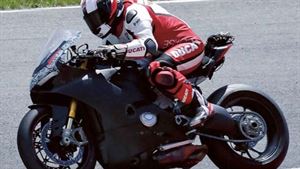 DUCATI V4引擎車款間諜照