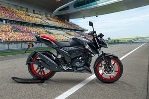 2022 TVS Apache RTR 160 4V 高規電控登場