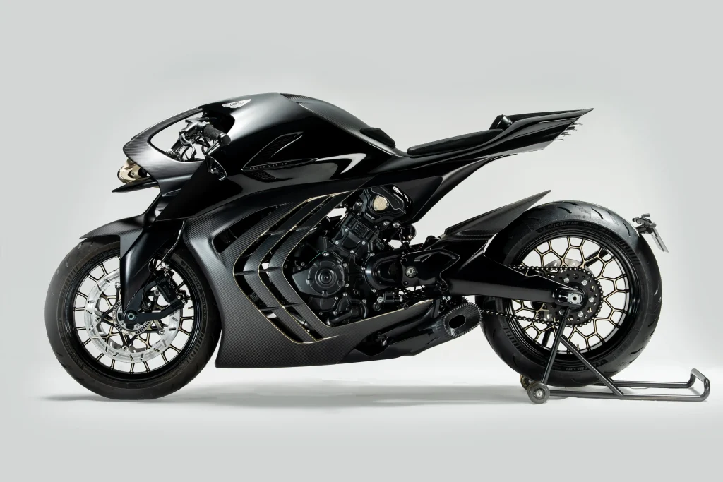 ASTON_MARTIN_X_BROUGH_SUPERIOR_AMB_002__01_