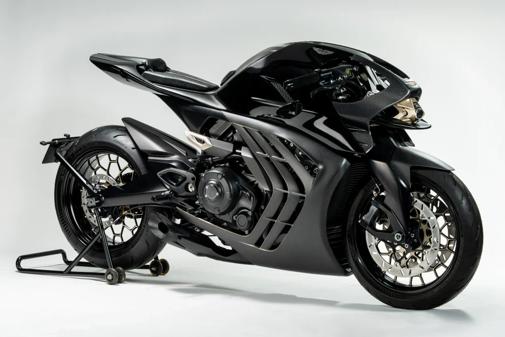 ASTON_MARTIN_X_BROUGH_SUPERIOR_AMB_002__02_